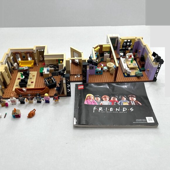 LEGO Icons The Friends Apartments 10292 RETIRED - Picture 4 of 9